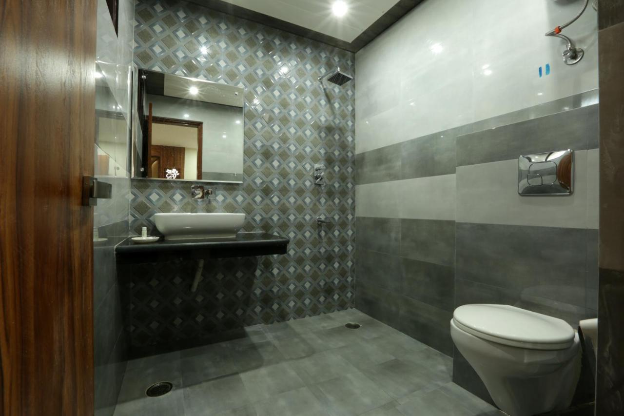Hotel Katra Grand Екстер'єр фото