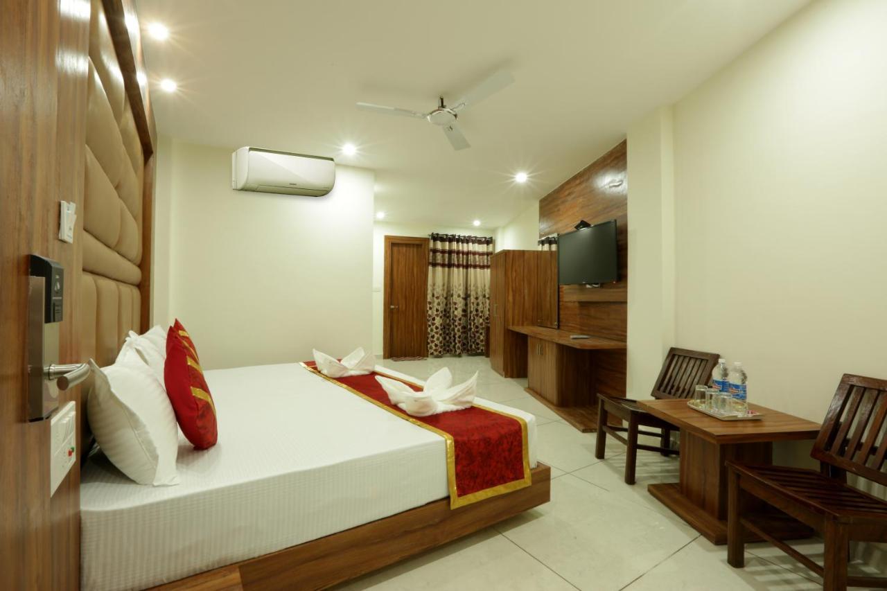 Hotel Katra Grand Екстер'єр фото