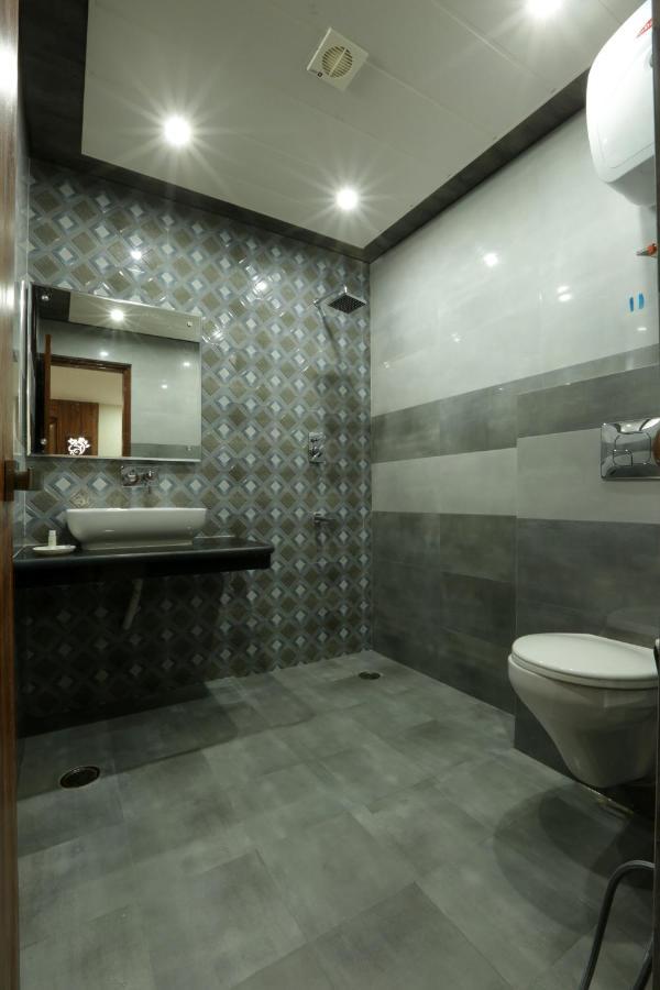 Hotel Katra Grand Екстер'єр фото