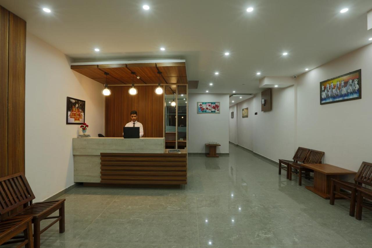 Hotel Katra Grand Екстер'єр фото